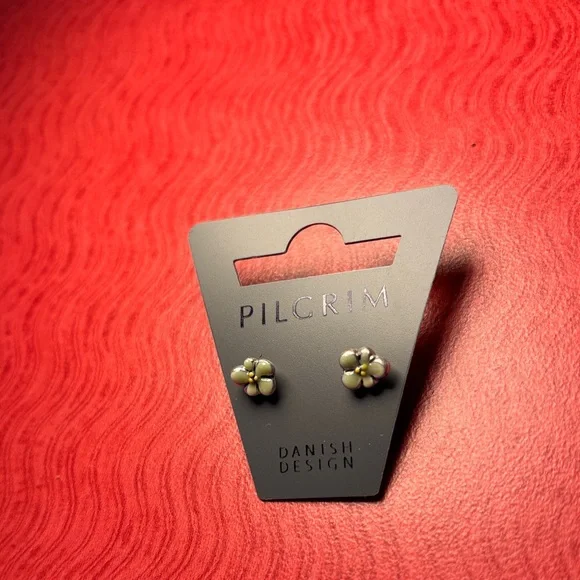 (#100) Pilgrim Small White Daisy Stud Earrings with Gold Centers - Picture 3 of 5